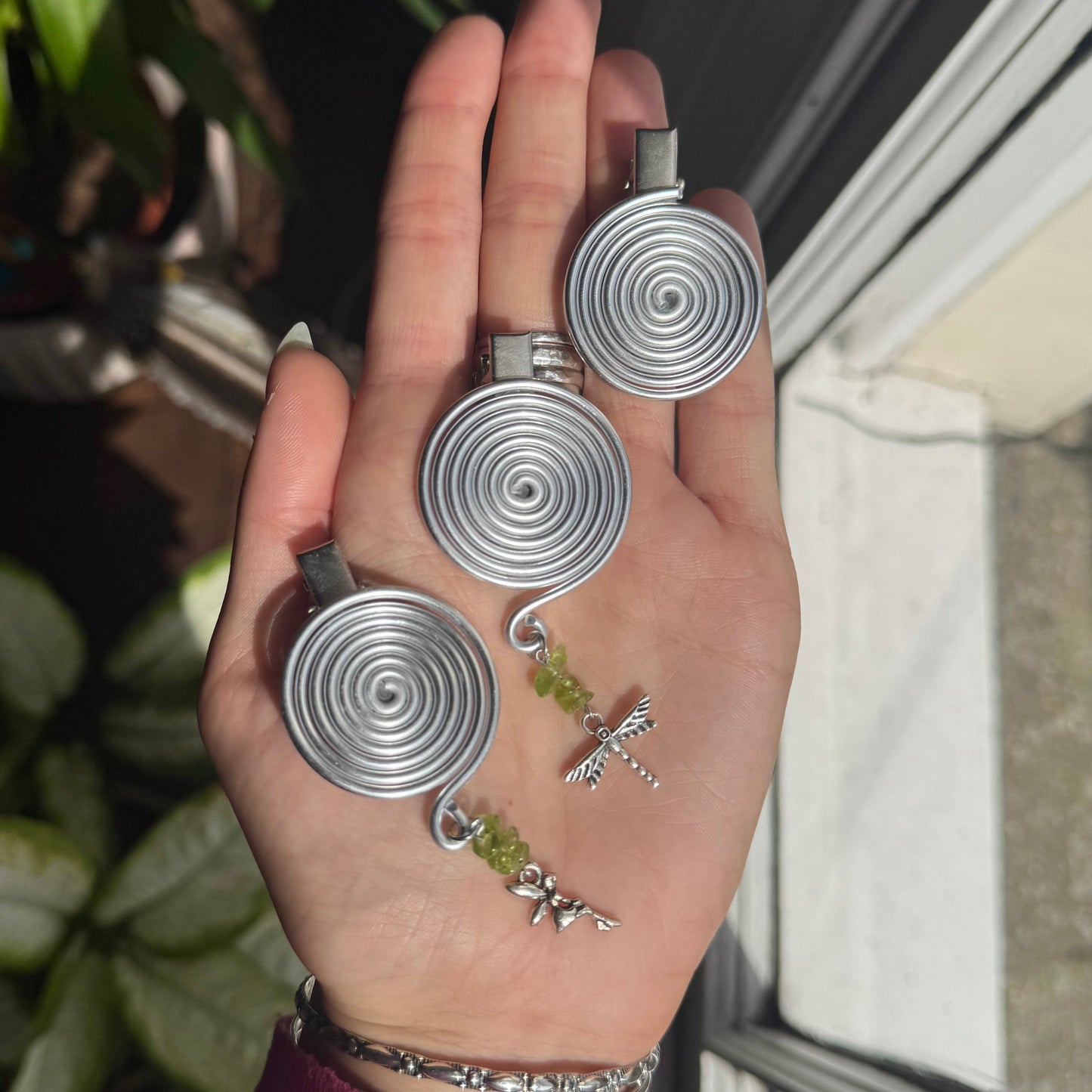 Peridot Whimsy Spiral Clips🍃