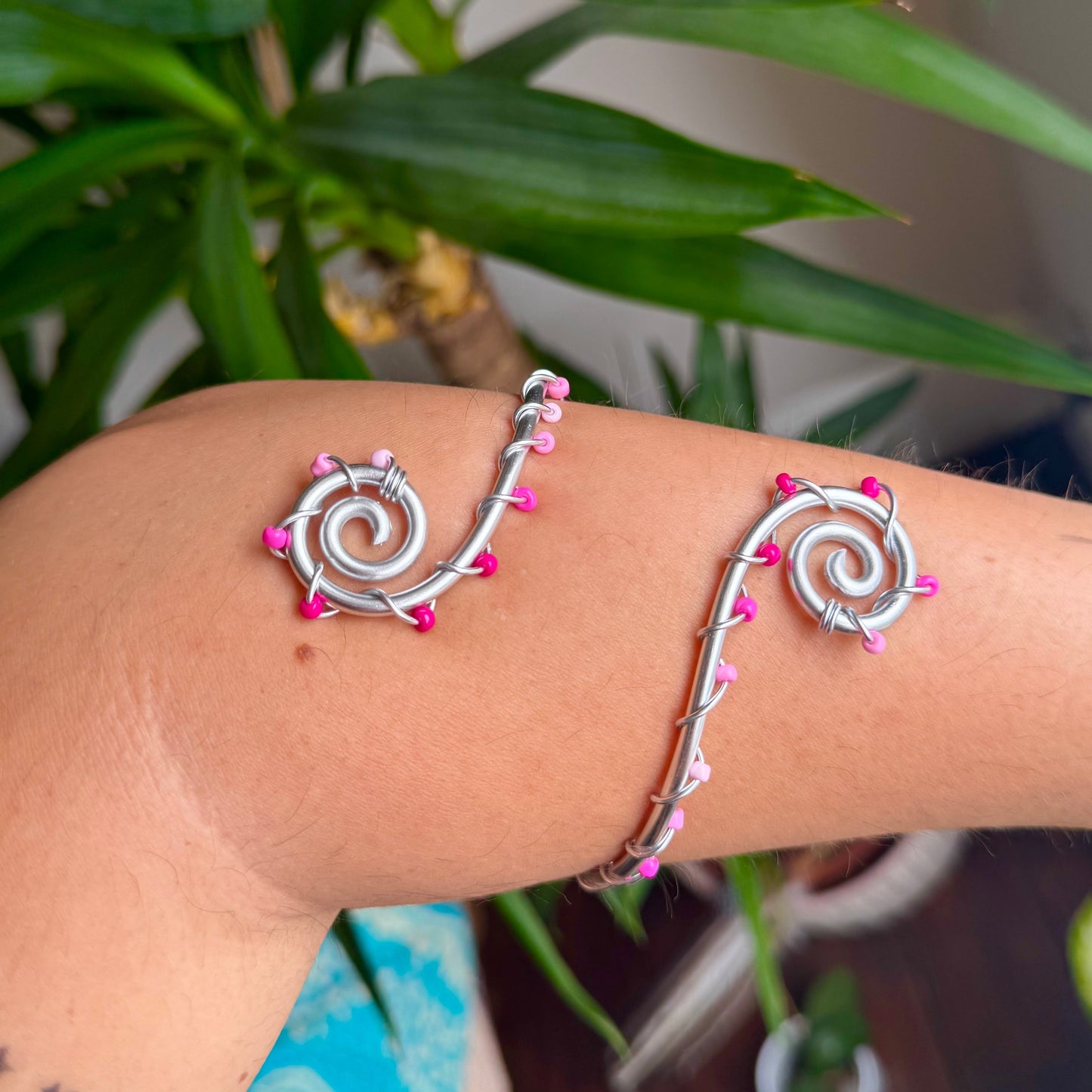 The Aura Midi Cuff🌈