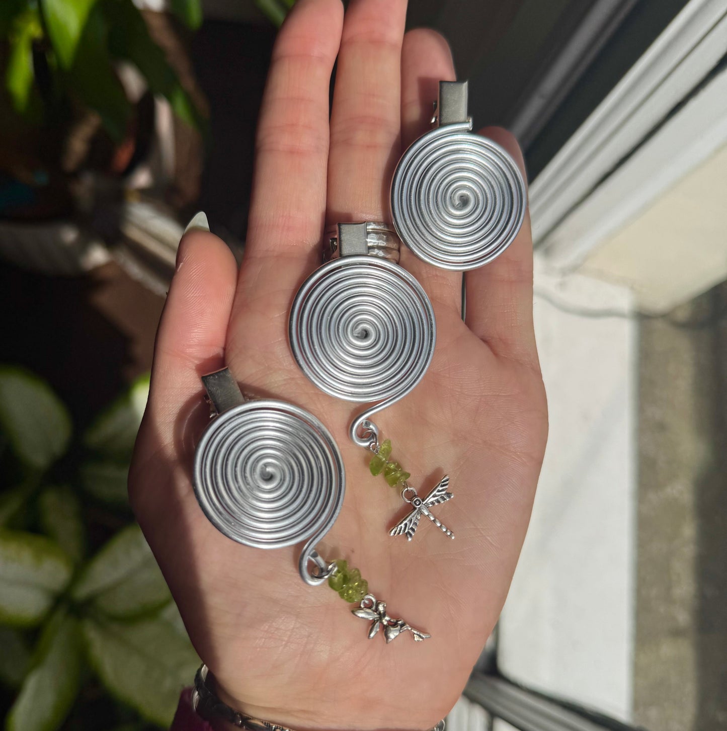 Peridot Whimsy Spiral Clips🍃