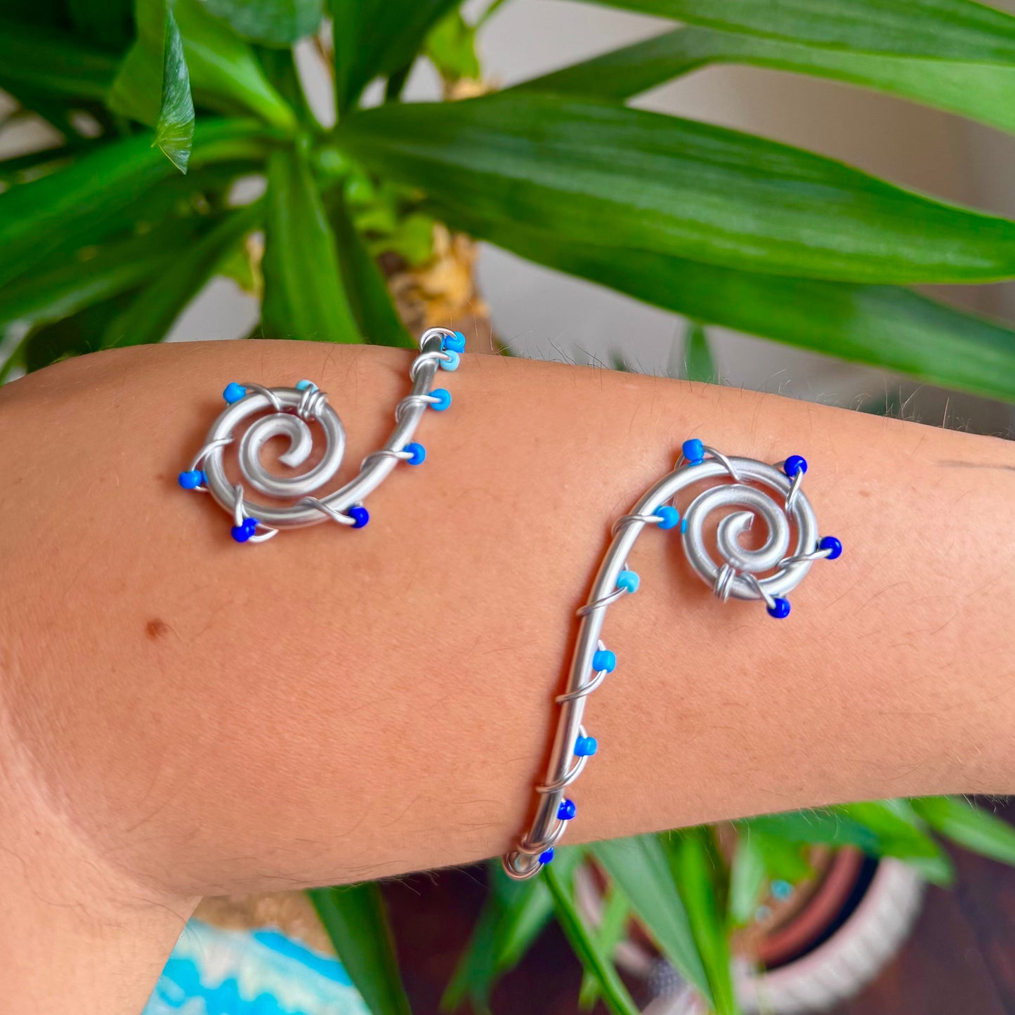 The Aura Midi Cuff🌈